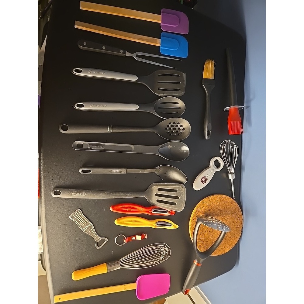 Lot of 21‎ Kitchen Utensils Vintage to Modern  Spatulas Peeler Trivet Farberware